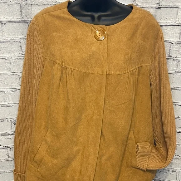 Studio Works Woman Suede Sweater/Coat with Magnetic Buttons -Size 18W - Picture 2 of 6